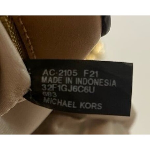 Michael Kors Jet Set Medium Logo Stripe Camera Bag - Picture 9 of 10